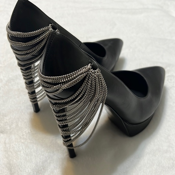 Saint Laurent Shoes - Saint Lauren leather chain pumps